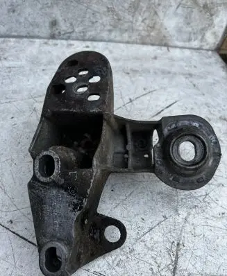 Audi A6 S6 C5 4B Engine mounting bracket 4B0199351D