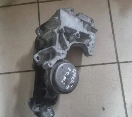 Nissan Qashqai Engine mounting bracket 112203D700A 92201300 131010
