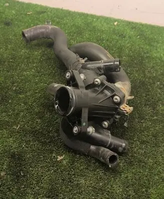 Mercedes-Benz CLA C117 X117 W117 Engine coolant pipe/hose A2702030682 A270200061