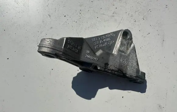 BMW 5 F10 F11 Engine mounting bracket 7810698