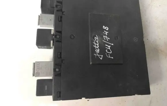 Volkswagen Jetta V Central body control module 3C0937049D