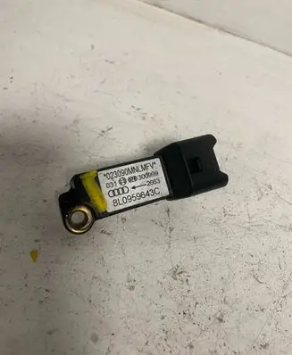 Audi A3 S3 8L Airbag deployment crash/impact sensor 8L0959643C 023090MNNF 300999