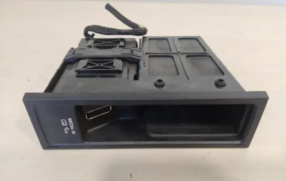 Volkswagen PASSAT B7 USB control unit 5N0035341G 5N0035342F