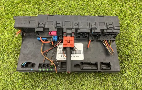 Mercedes-Benz E W211 Fuse module 2115458501