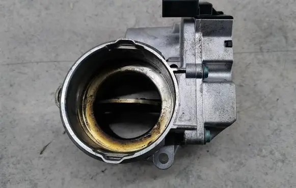 Volkswagen Golf Plus Throttle body valve 