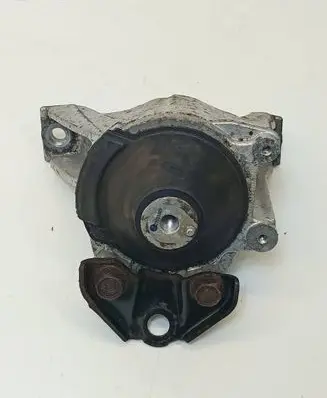 Honda CR-V Engine mounting bracket