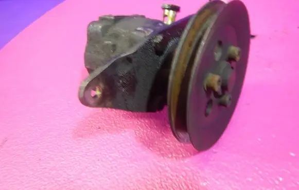 Volkswagen PASSAT B4 Power steering pump 7671955166