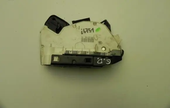 Volkswagen Golf VII Loading door lock 5K4839016R I6751