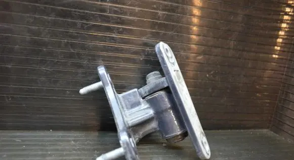 Mercedes-Benz E W212 Front door upper hinge