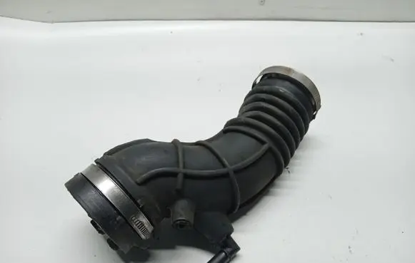 Renault Fluence Engine coolant pipe/hose 8201011647B
