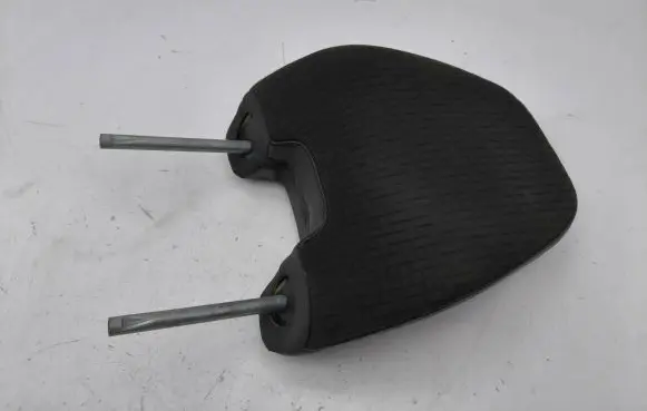 Volvo V70 Front seat headrest 