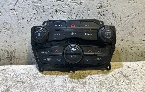 Dodge Challenger Climate control unit P68233776AB 90470207