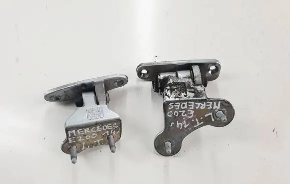 Rear door hinge set