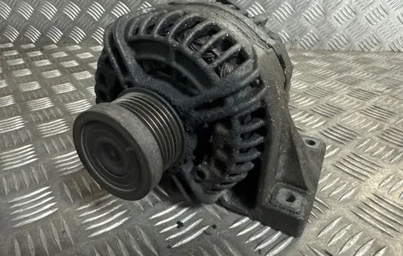Volvo XC90 Generator/alternator 30667787 0124525 14V75