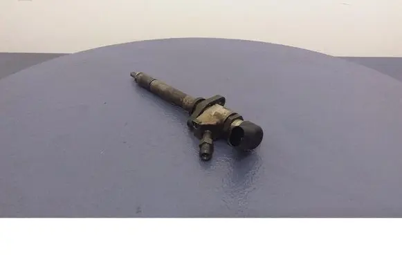 Fuel injector