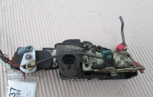 Chrysler Grand Voyager II Front door lock