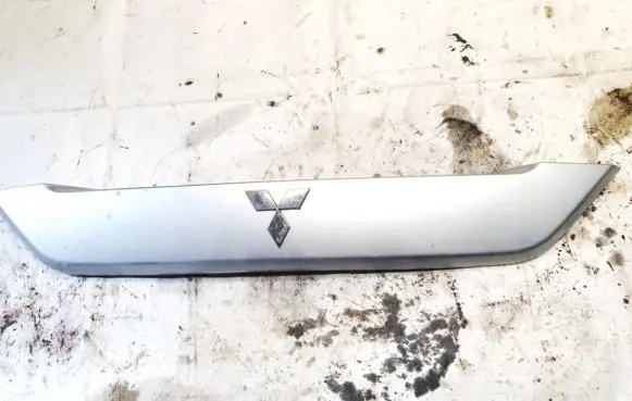 Mitsubishi Outlander Trunk door license plate light bar 5817a022zz
