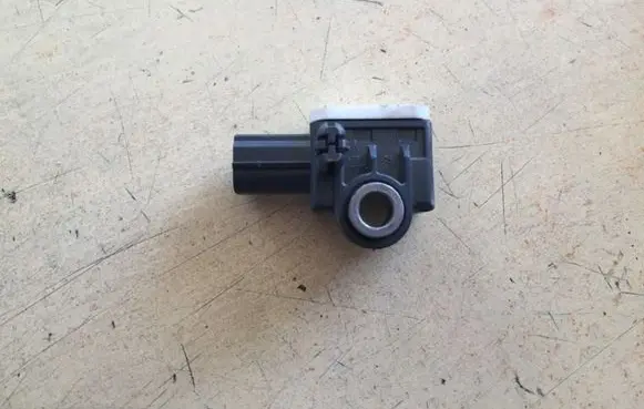 Ford Focus Airbag deployment crash/impact sensor 8M5T14B342AC 081104104