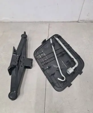 Mitsubishi Outlander Tool set 