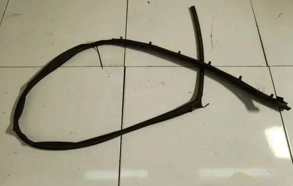 Peugeot 406 Windshield trim 