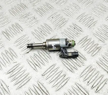 Volkswagen PASSAT B8 Fuel injector 0261500354 04E906036AF