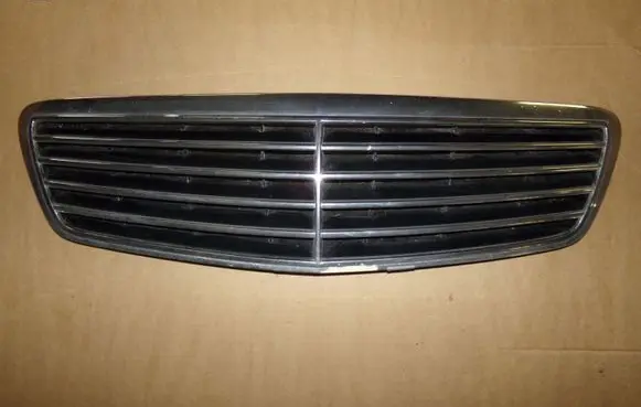 Mercedes-Benz S W220 Front bumper upper radiator grill
