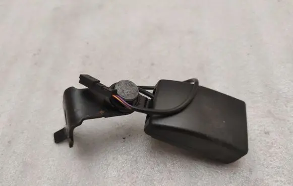 BMW X6 F16 Rear seatbelt buckle 7395095