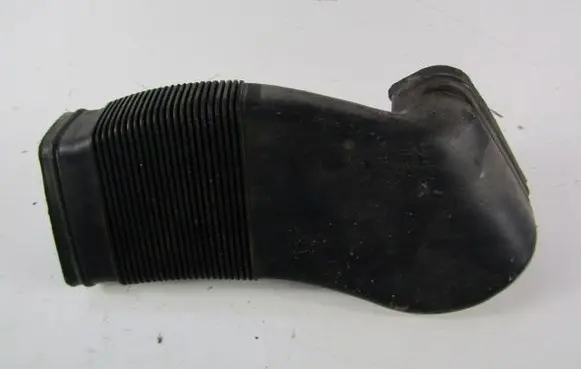Volkswagen PASSAT B5 Air intake hose/pipe 8D0129617