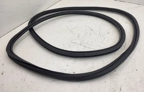 Porsche Macan (95B) Front door rubber seal 95B831721B