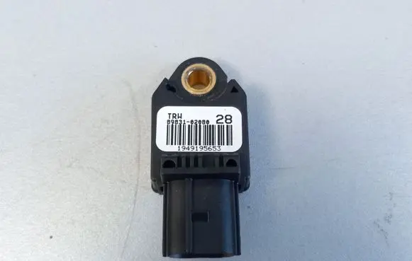Toyota Auris 150 Airbag deployment crash/impact sensor 8983102080