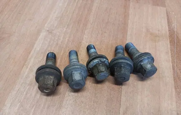 Nuts/bolts