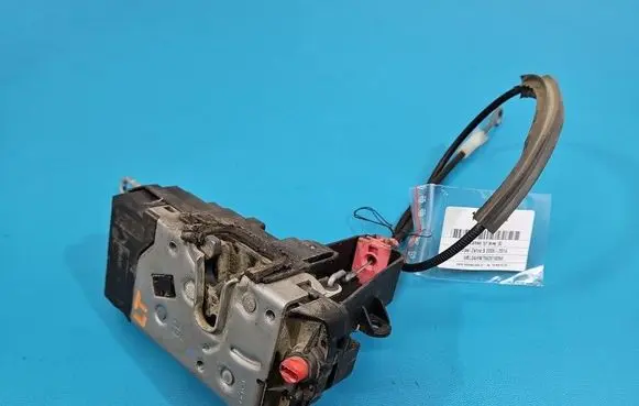 Opel Zafira B Rear door lock 13210738 IMPRK1576387