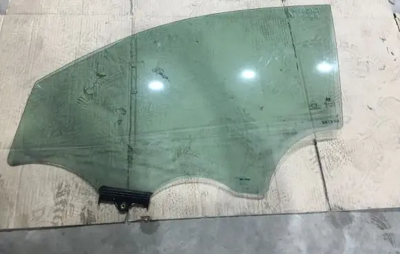 Hyundai Tucson TL Front door window glass four-door