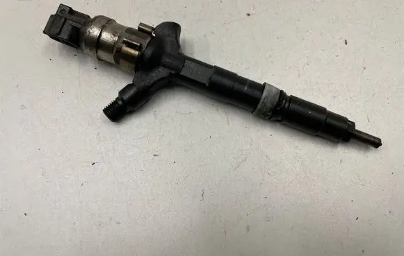 Toyota Hilux (AN10, AN20, AN30) Fuel injector 2367030030 04F06265