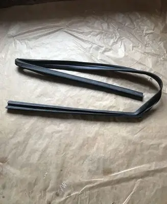 Jeep Grand Cherokee Rubber seal rear door window/glass 