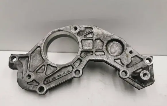Mercedes-Benz C W204 Other cylinder head part A6460100435 6460100435