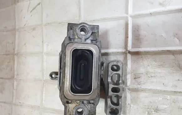 Audi A3 S3 8P Engine mount bracket 1K0195262AS