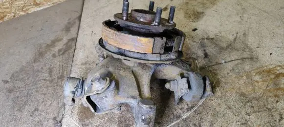 Rear wheel hub