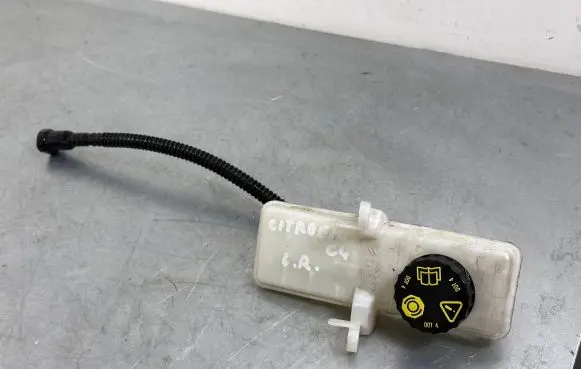 Brake fluid reservoir