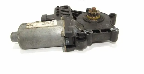 Opel Astra G Front door window regulator motor 0130821769