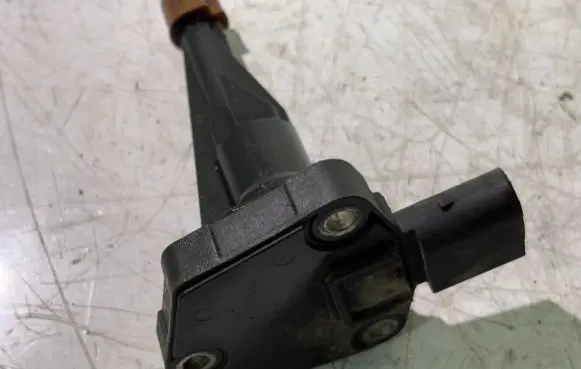 BMW 5 F10 F11 Oil level sensor 8608780