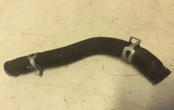 Toyota Avensis T220 Engine coolant pipe/hose