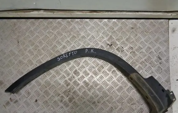 KIA Sorento Front arch trim 877132P010