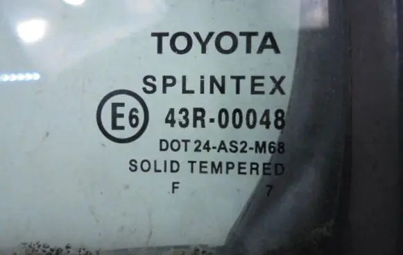Toyota Yaris Rear side window