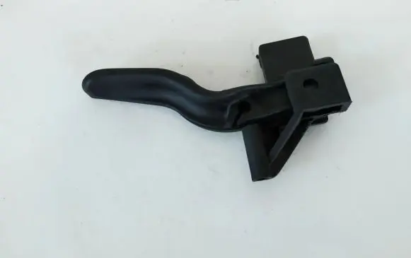Opel Zafira A Engine bonnet (hood) release handle