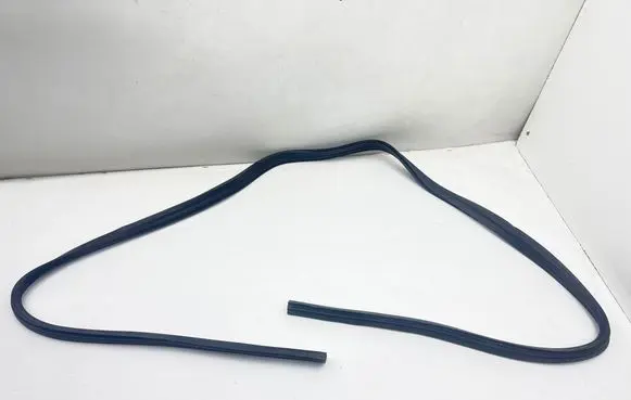 Mercedes-Benz CLS C219 Engine compartment rubber 02809398