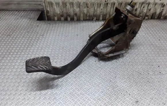Mitsubishi Pajero Brake pedal 