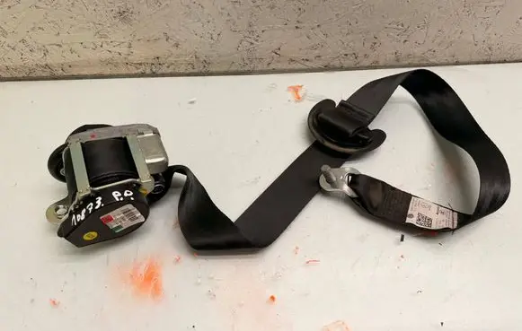 Volkswagen Golf VI Front seatbelt 1K4857706BJ 617978600