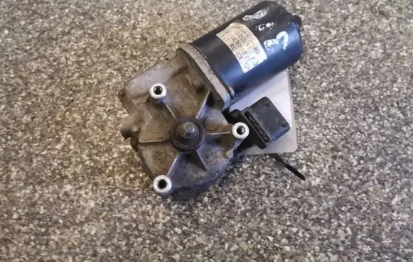 BMW 3 E36 Wiper motor 83635140