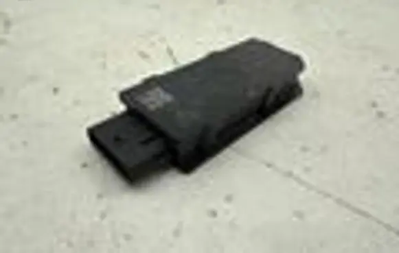 Volkswagen Golf VIII Keyless system antenna 5WA962133F